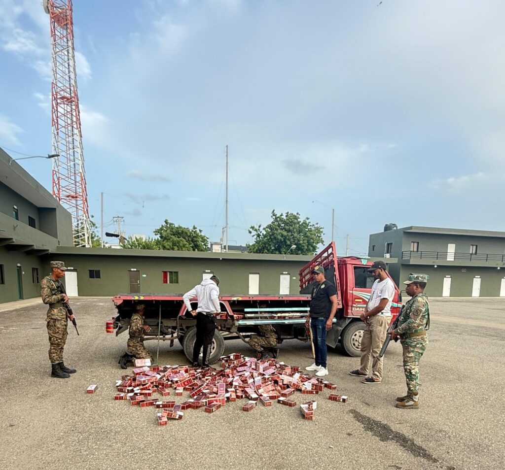 Apresan camionero que ocultaba contrabando de 90 mil cigarrillos en Santiago Rodríguez