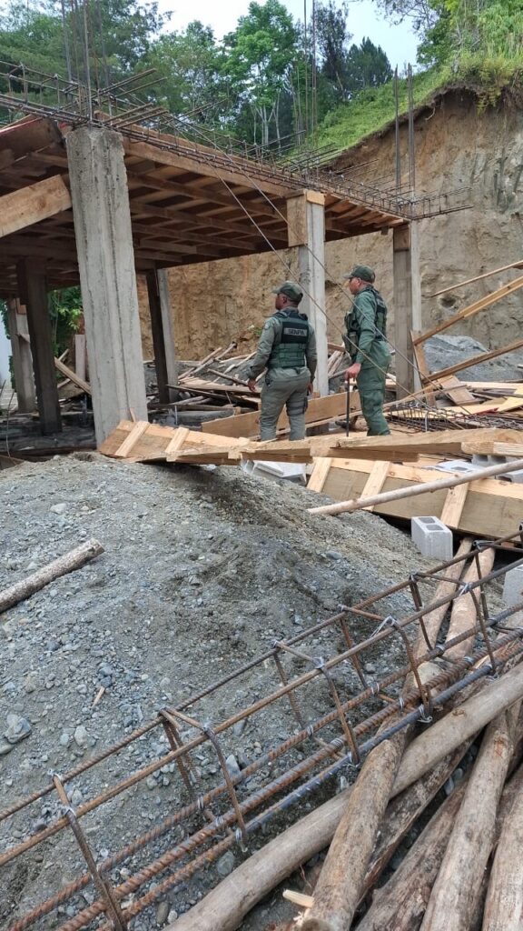Medio Ambiente y SENPA desmantelan construcción ilegal en área protegida de San José de Ocoa