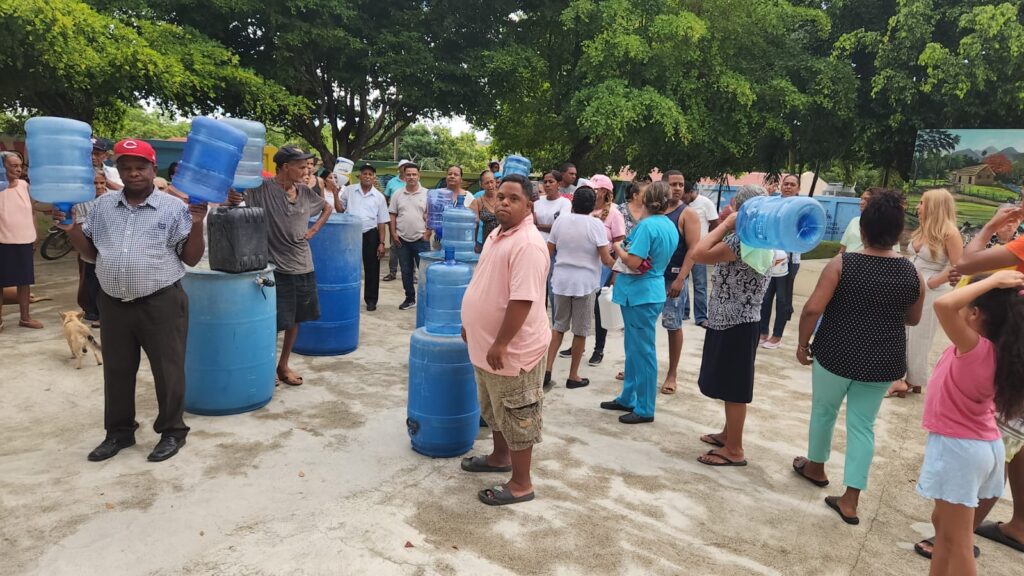 Residentes de Plan Uno reclaman a INAPA por prolongada escasez de agua en El Pino, Dajabón