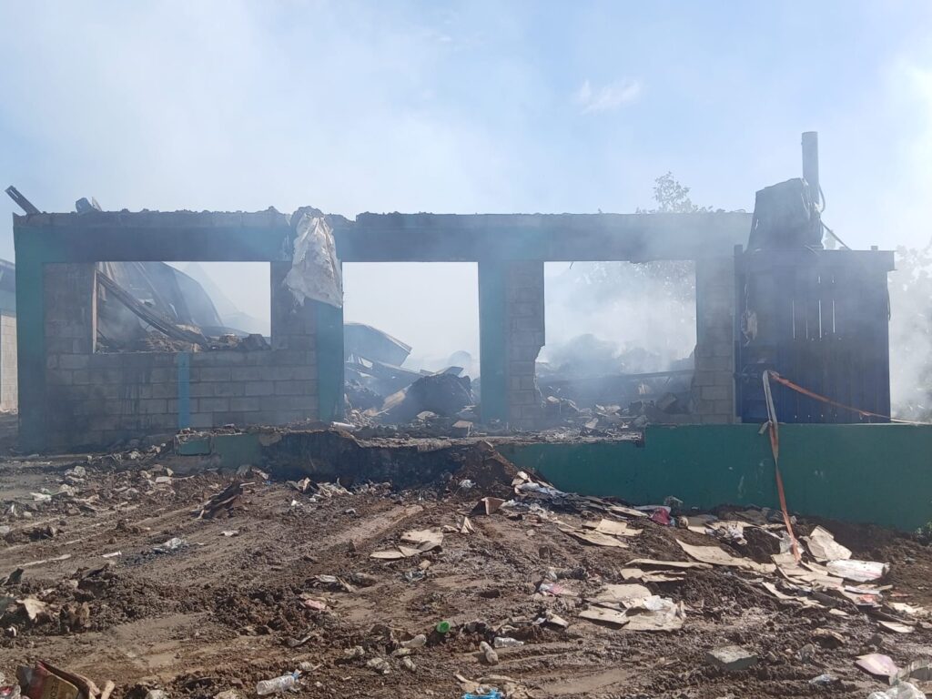 El alcalde Santiago Riveron informa sobre incendio en el nuevo vertedero municipal de La Patilla