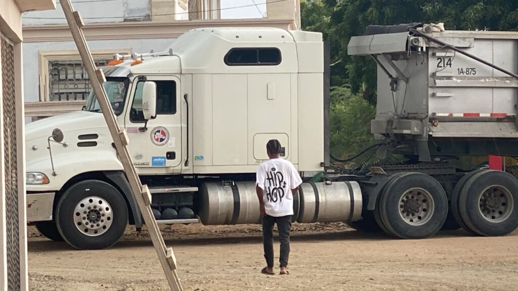 Paro del sindicato de transporte de carga en Manzanillo por reclamos de mayor participación
