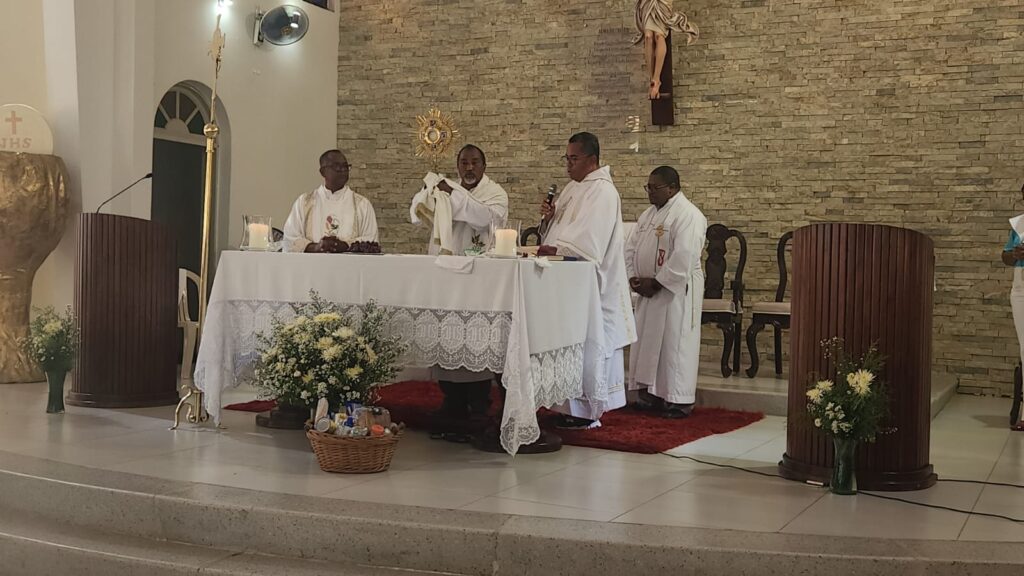 Celebración del Corpus Christi reúne a sacerdotes y feligreses en Dajabón