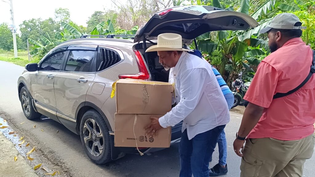 Alcalde Santiago Riverón acude en auxilio de ex empleada municipal afectada de salud