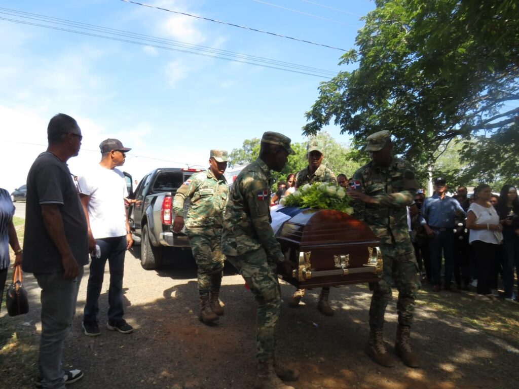 Comunidad de Manzanillo despide con honores al Sargento Eddy Antonio Santana Almonte