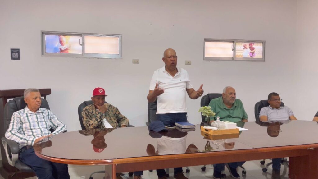 ¡AL BORDE DEL COLAPSO! Productores de arroz en Montecristi advierten que podrían desaparecer por culpa de las importaciones masivas