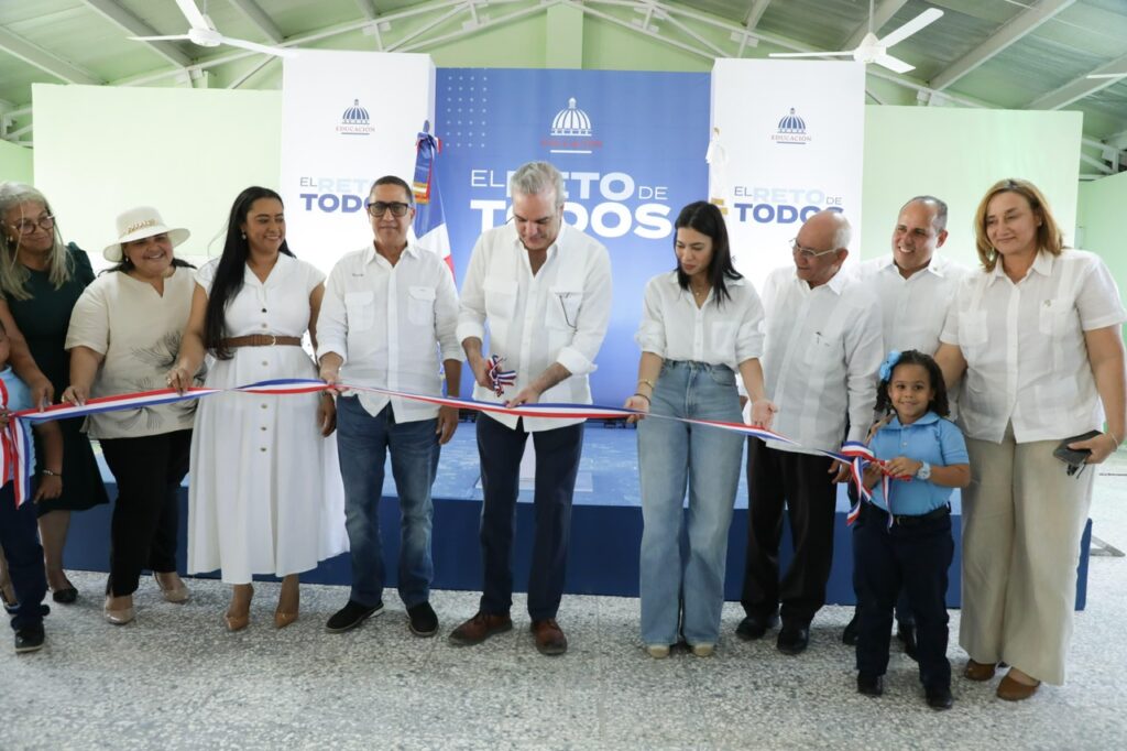Presidente Luis Abinader entrega escuela de 16 aulas en Montecristi en el marco del Plan “Aulas 24/7”