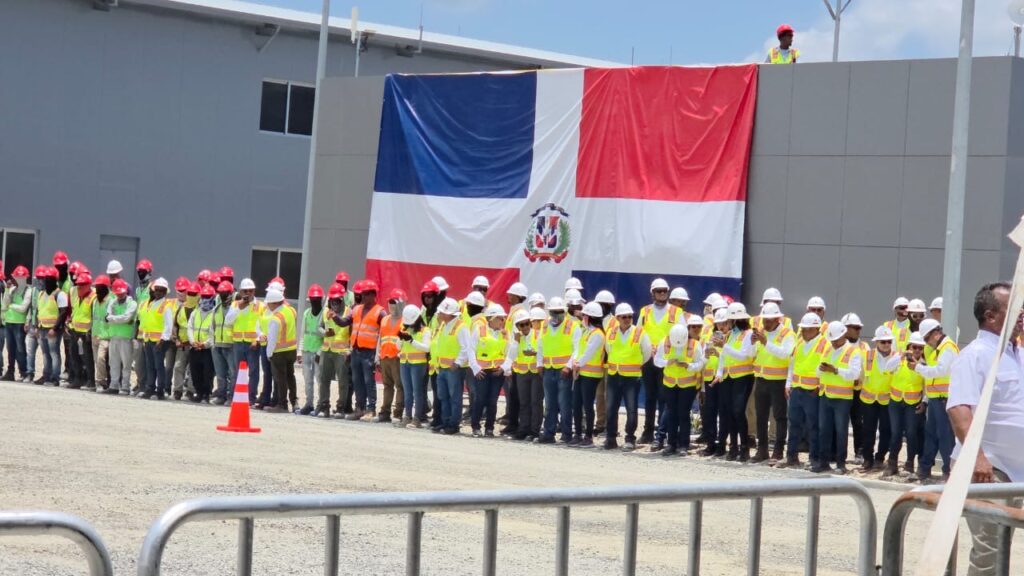 Presidente Luis Abinader inaugura importantes obras en la provincia, incluyendo Banco de Reservas y proyecto energético