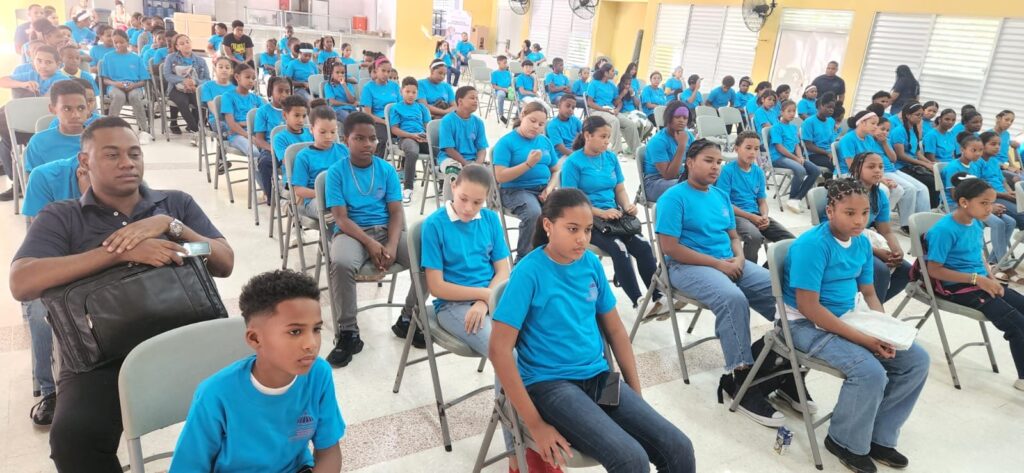 Distrito Educativo 13-05 Loma de Cabrera lanzamiento del campamento de Robótica Educativa 2025