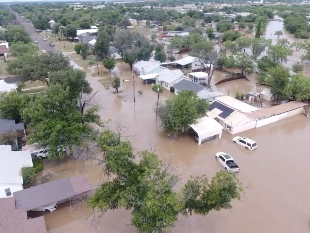 Las muertes por inundaciones en Texas aumentan a al menos 50, con 4 fallecidos reportados en el condado de Travis