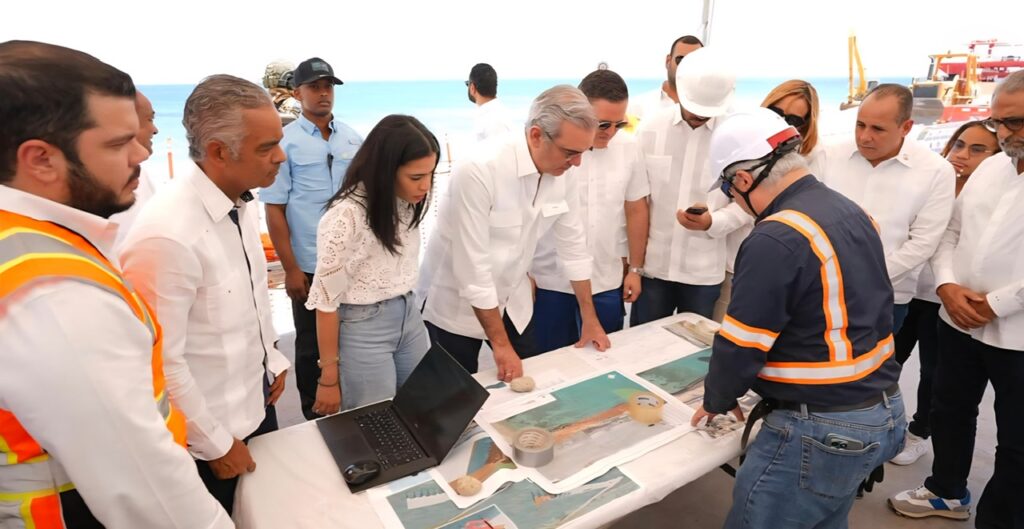 Presidente Luis Abinader supervisa proyecto de nuevo espigón en Manzanillo, Montecristi
