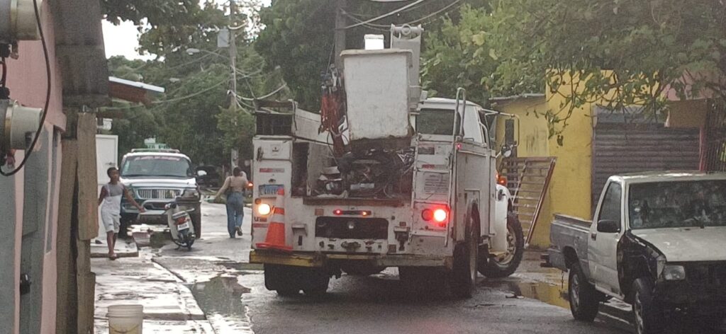 Edenorte corrige avería de cables de alta tensión que afectó calles de Dajabón