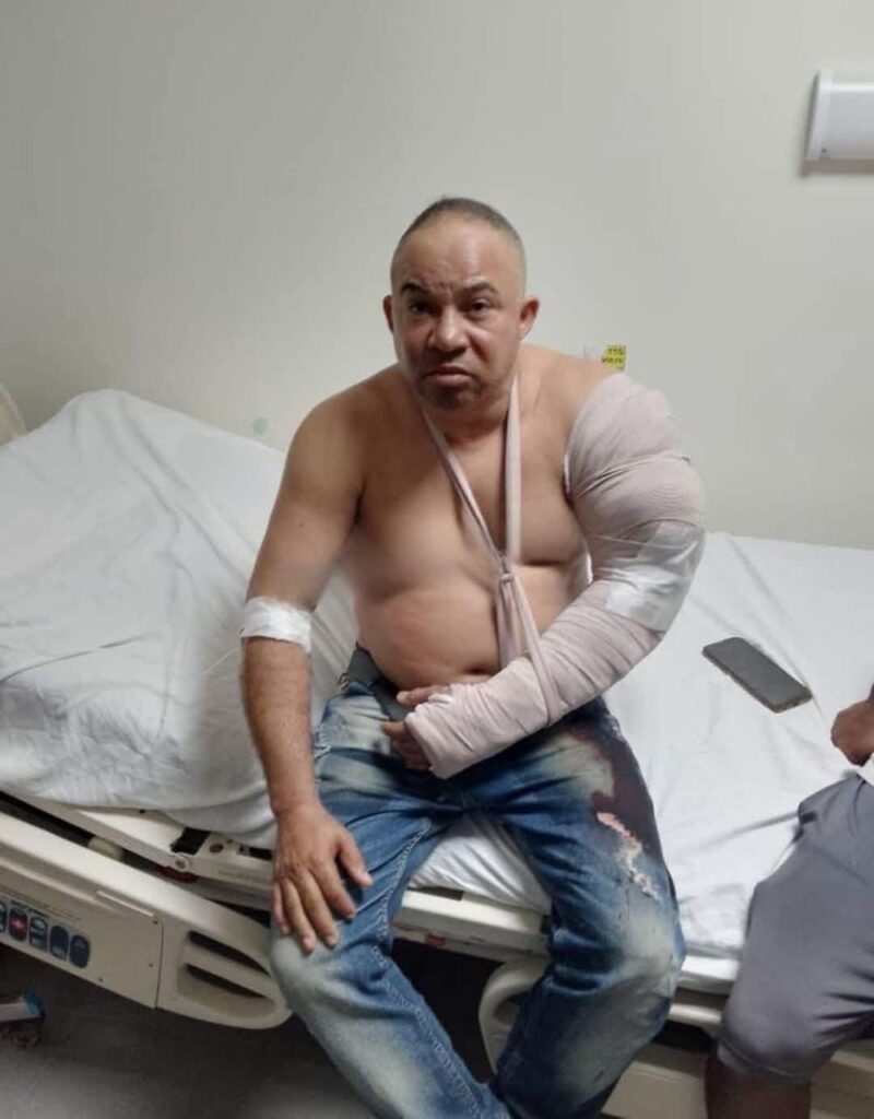 ATRACAN MENSAJERO DE CARIBE EXPRESS EN ESPERANZA; SEGURIDAD RESULTA HERIDO