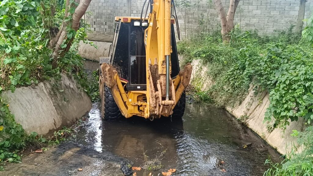 Alcaldía de Dajabón inicia limpieza de drenajes para prevenir inundaciones