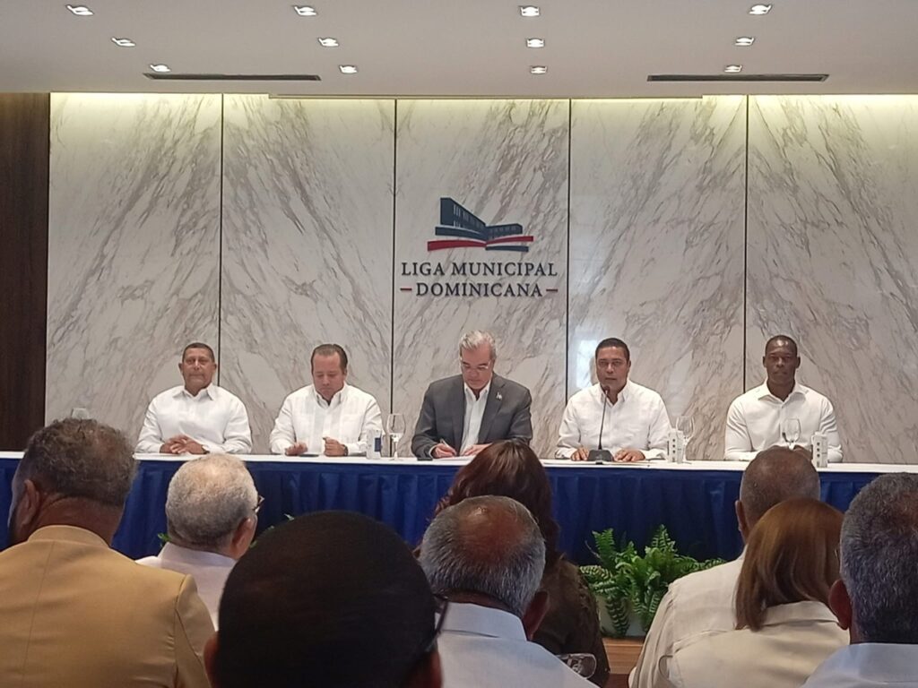 Alcalde Santiago Riverón anuncia mejoras en infraestructura vial para Dajabón
