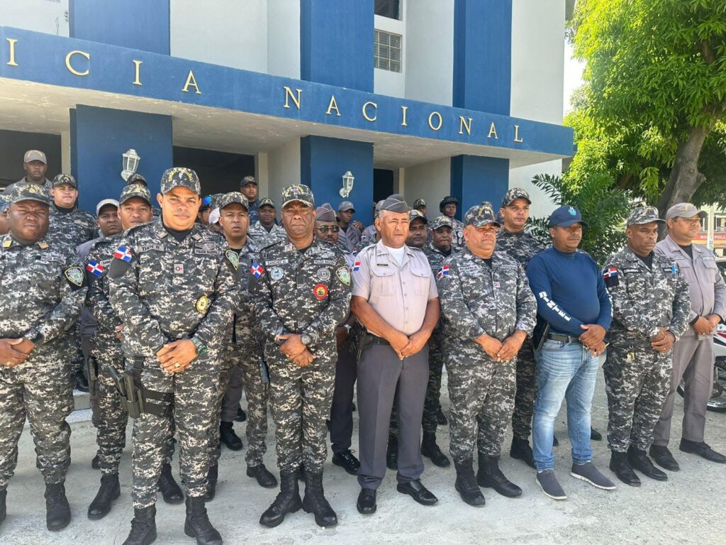 Nuevo Comandante Policial de Dajabón celebra reunión general con todos los agentes para garantizar paz ciudadana