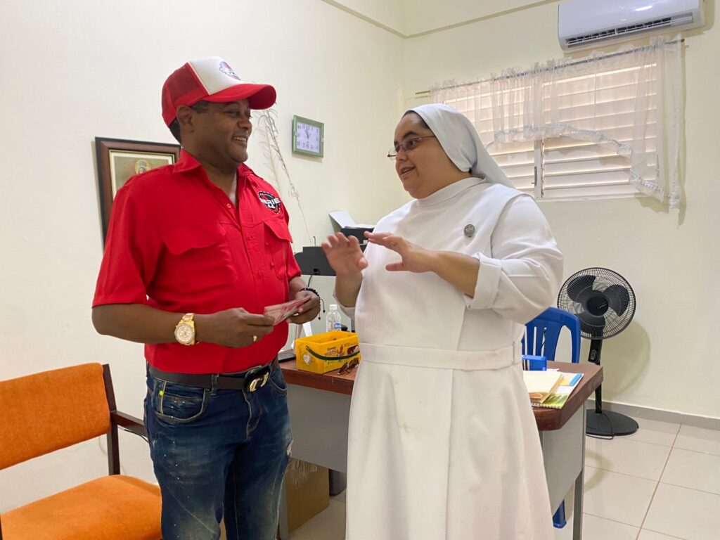 Destacado comunicador Juan de Dios Liberato realiza aporte por parte de las empresas Mukai