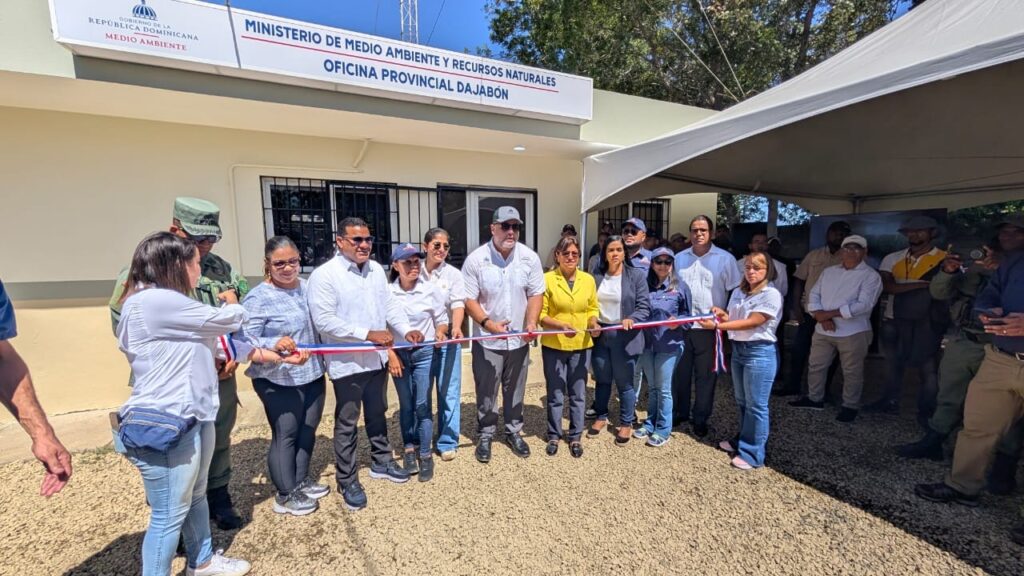 Medio Ambiente entrega remozada oficina provincial en Dajabón