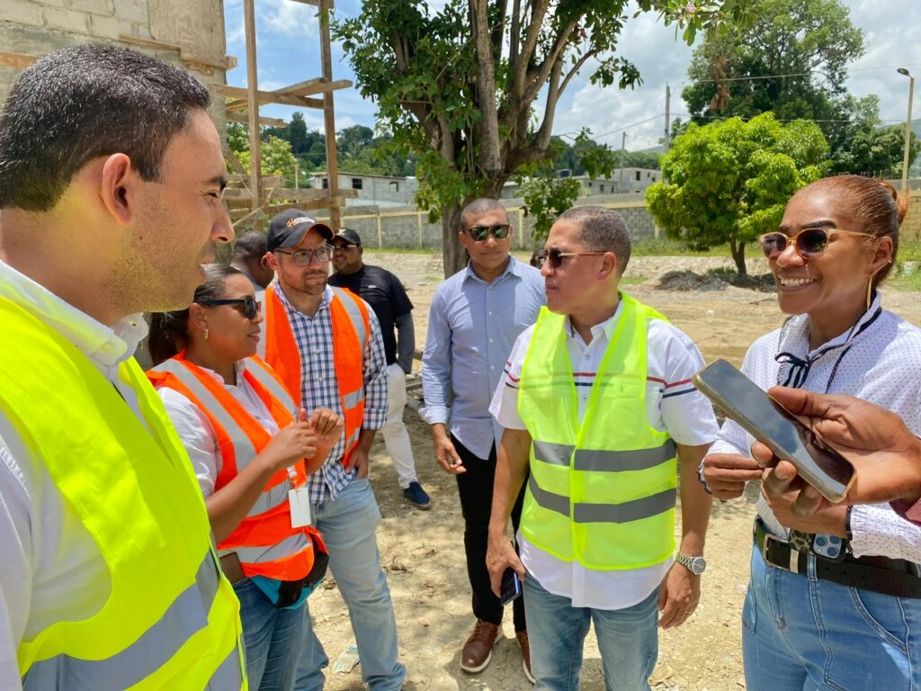 Infraestructura Escolar interviene Liceo Experimental y Centro UASD en Elías Piña