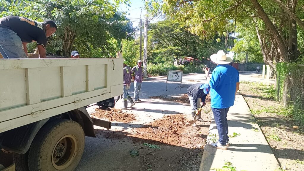 La alcaldía municipal de Dajabón inicia trabajos de bacheo en el tramo carretero a Palo Blanco