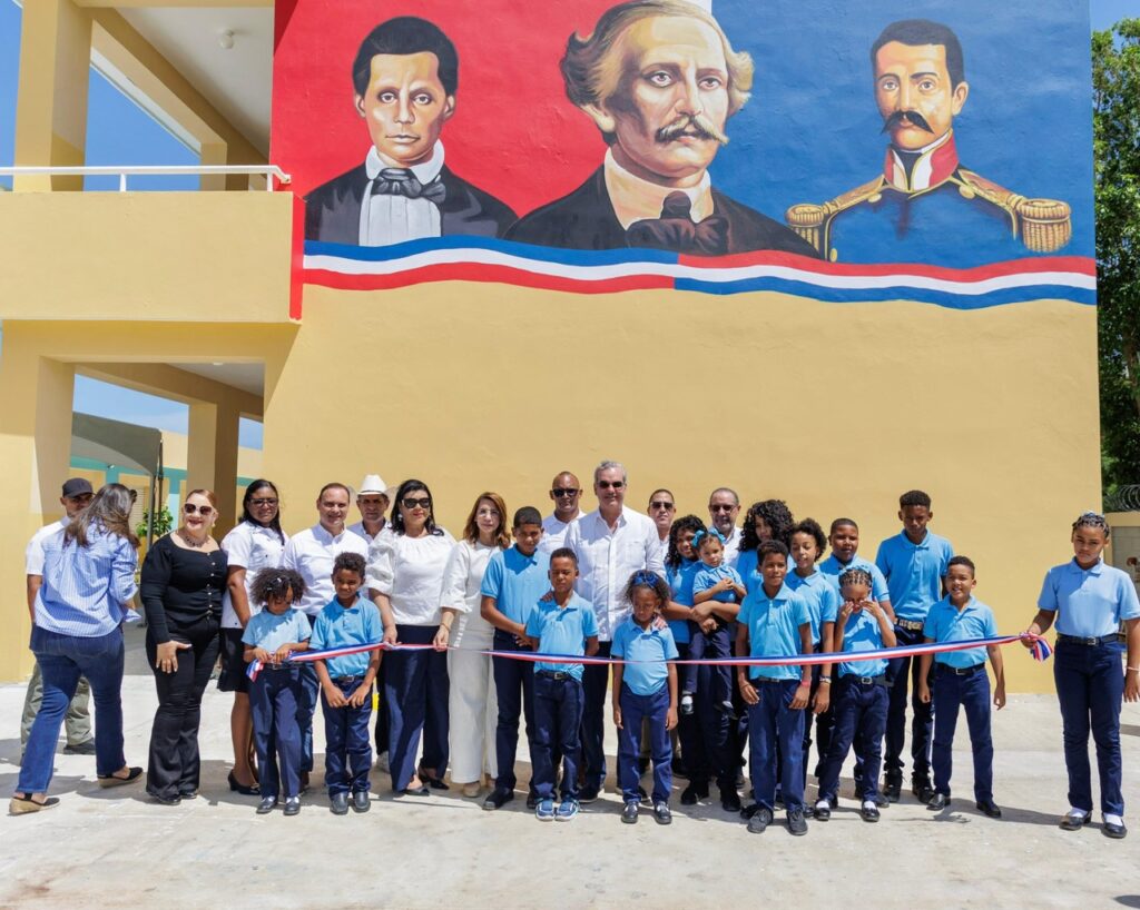 Gobierno entrega dos escuelas en Puerto Plata que garantizarán educación de calidad a más de mil estudiantes