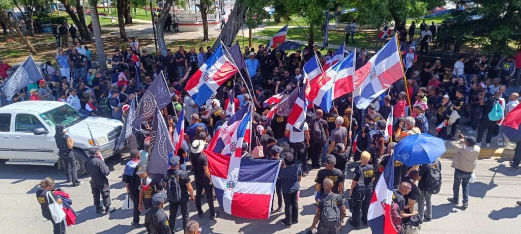 Grupo patriótico marcha en Dajabón en apoyo al alcalde y en rechazo a la migración haitiana