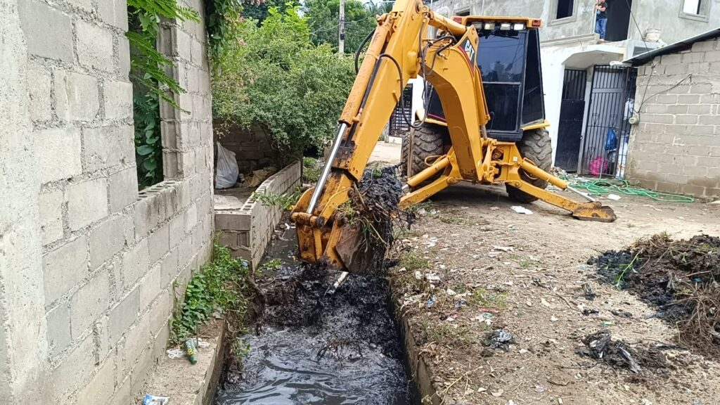 Alcaldía inicia operativos de limpieza de canales y drenajes del municipio para evitar inundaciones ante posibles lluvias