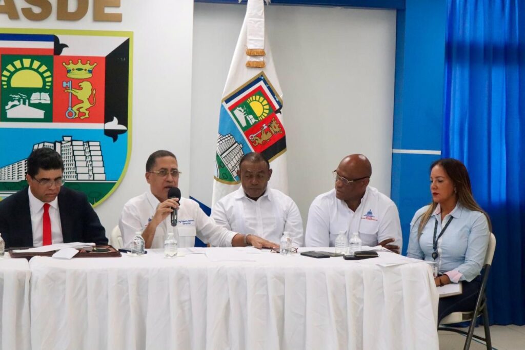 Gobierno dispone acelerar terminación y rehabilitación de 70 obras escolares en Santo Domingo Este a través del Plan “Aulas 24/7”