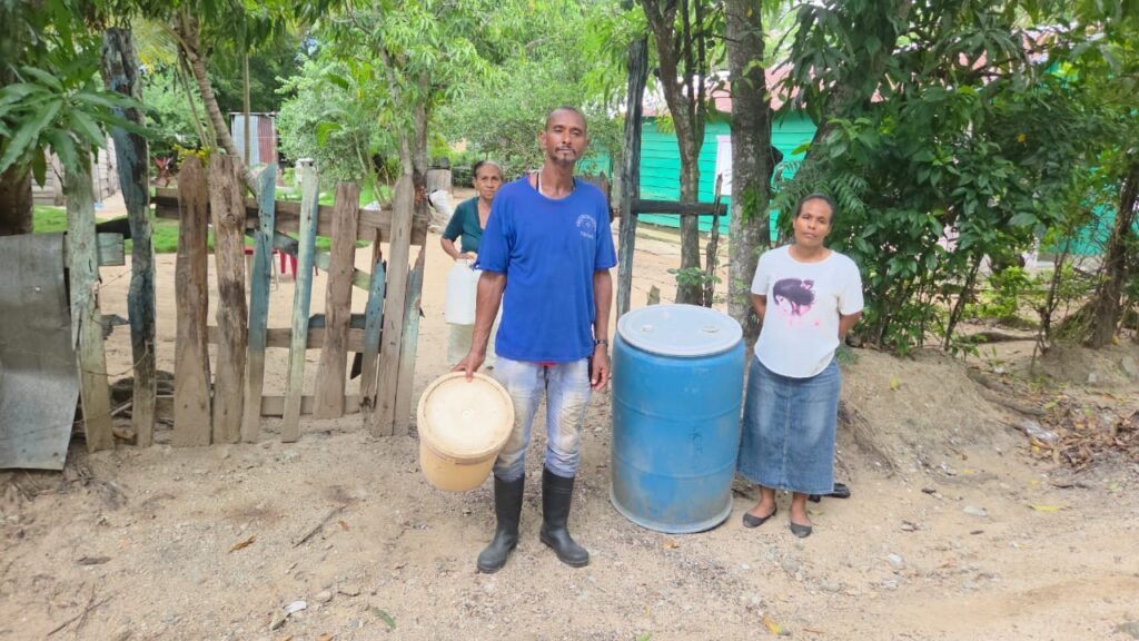 Comunitarios de Los Miches en Dajabón denuncian deficiencias en el servicio de agua y el mal estado de sus calles