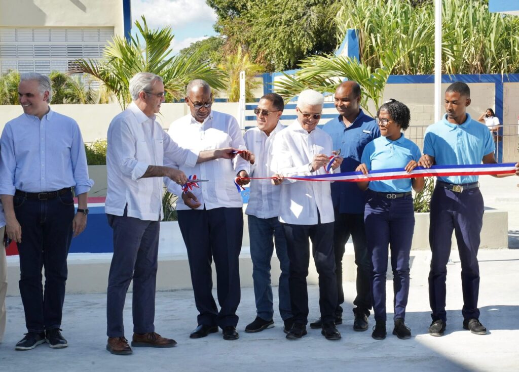 Presidente Abinader inaugura Liceo Experimental de la UASD en Elías Piña tras 12 años paralizado