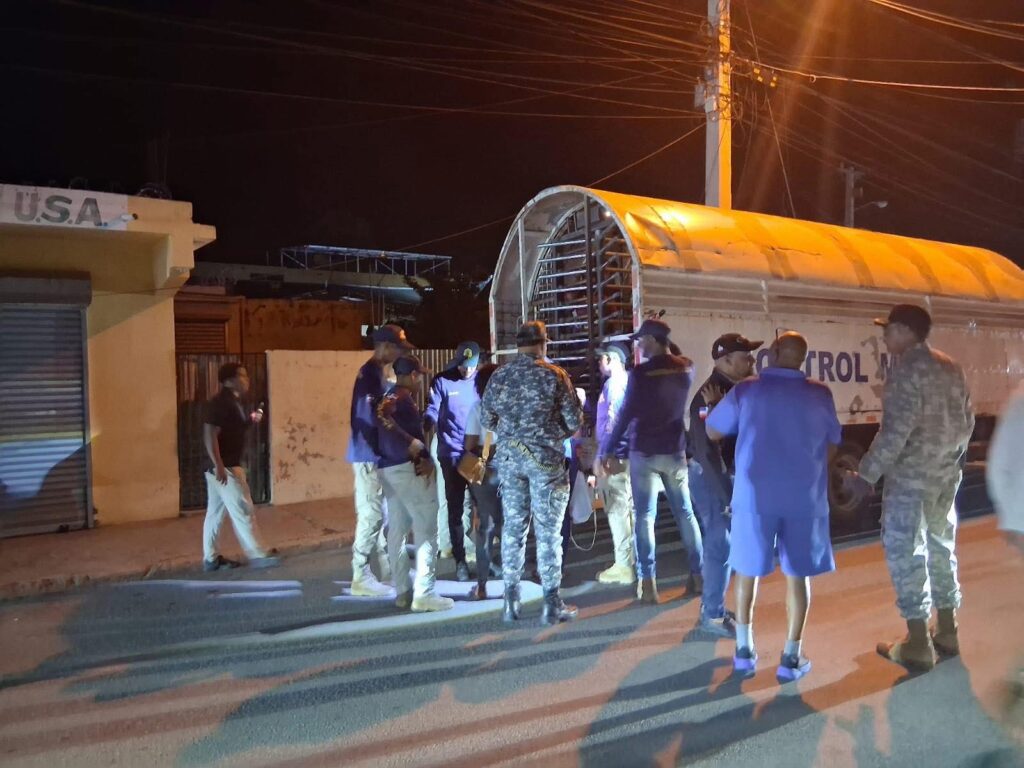 Se tiro Migración, el COBA y anti ruidos de la Policía Nacional con 37 haitianos detenidos en bares, hoteles y colmadones de la provincia Dajabón