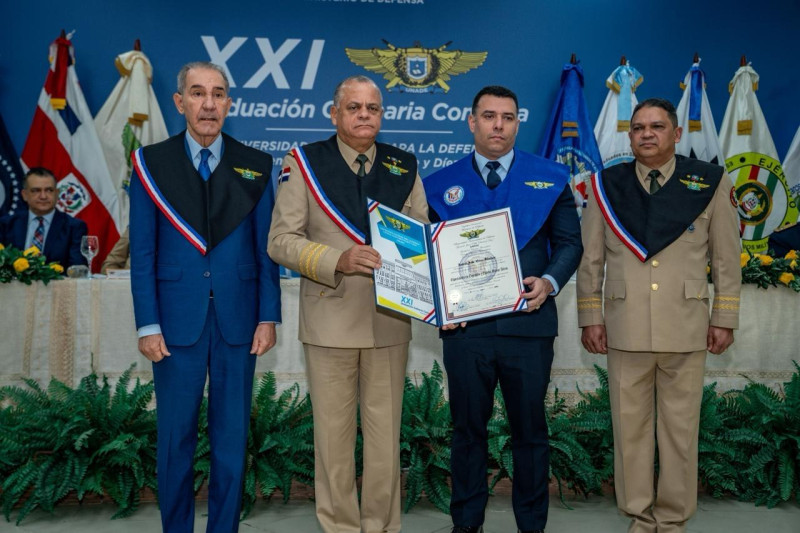 Ministerio de Defensa gradúa nuevos líderes militares y civiles