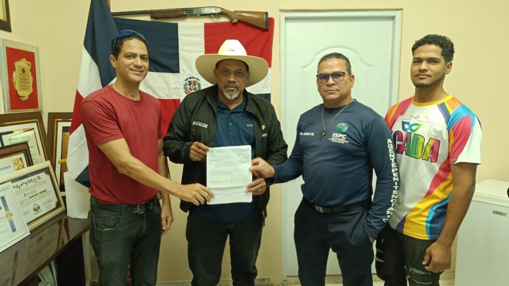Alcaldía municipal de Dajabon hace entrega de fondos a la unión Carnavalesca para el desarrollo del carnaval Dajabonero 2026