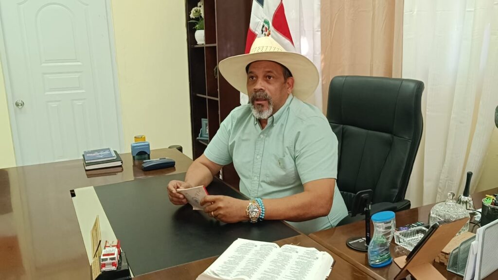 Alcalde de Dajabón denuncia presiones y chantajes por regular motores haitianos