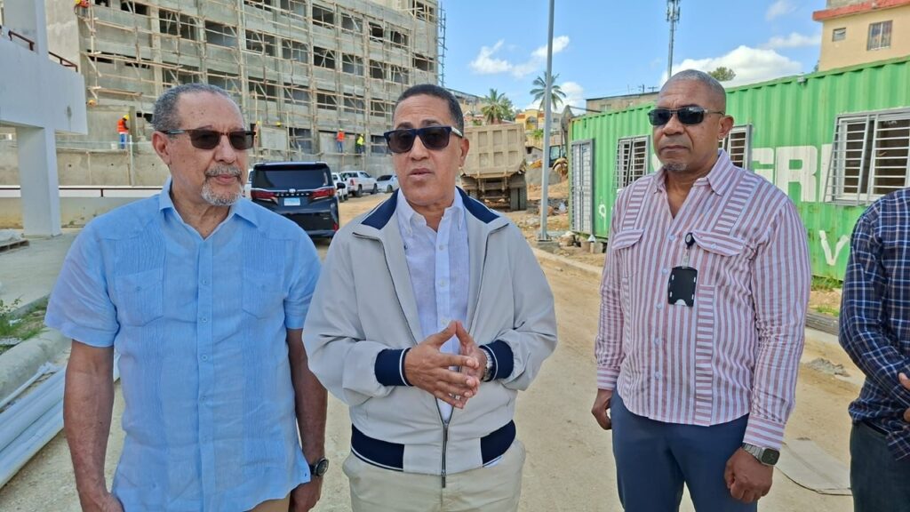 Construcción de complejo educativo-deportivo de Manoguayabo avanza a buen ritmo y se proyecta su entrega para el próximo año escolar 2026-2027