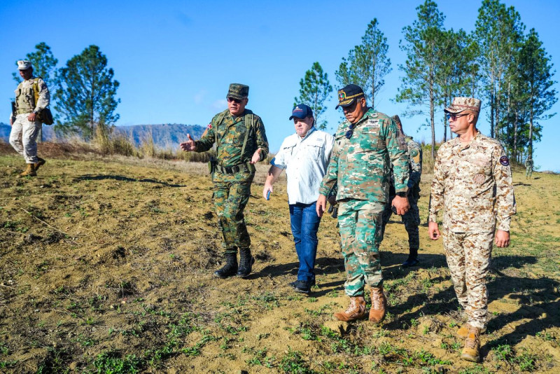Paliza y ministro de Defensa recorren zona norte frontera