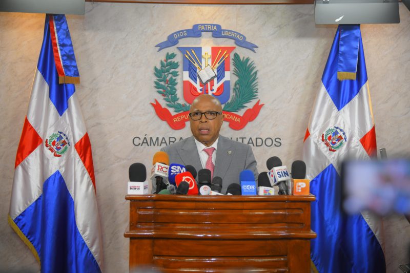 Pacheco advierte guerra en Medio Oriente podría disparar combustibles y golpear economía dominicana
