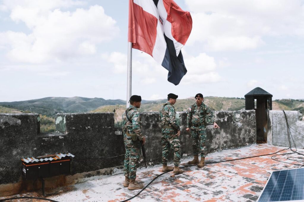 Comandante del Ejército recorre frontera sur; visita destacamentos y puestos fronterizos en Pedernales e Independencia