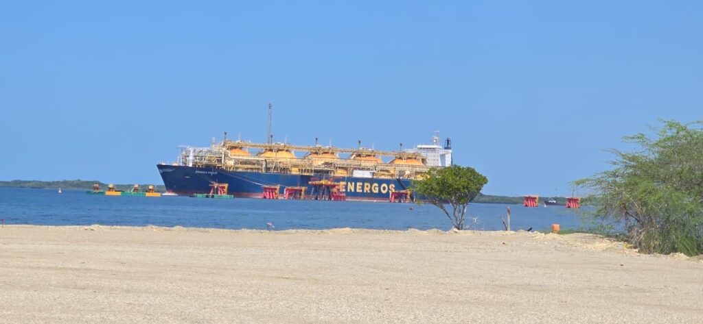 Manzanillo recibirá este viernes segundo barco con 20 millones de galones de gas natural para planta eléctrica