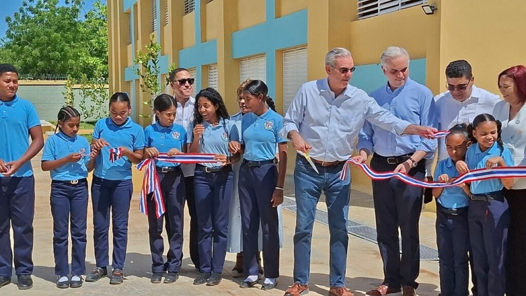 Presidente Luis Abinader inaugura escuela básica La Milagrosa en La Ureña, SDE tras más de 14 años de espera