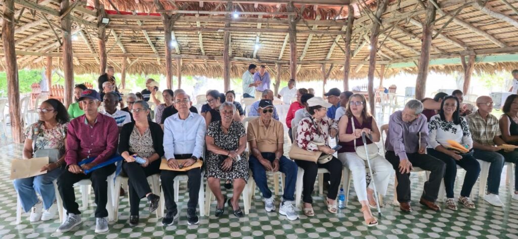 Gran asistencia de ciudadanos acude al Club de Golf de Manzanillo para proceso de titulación de terrenos y viviendas