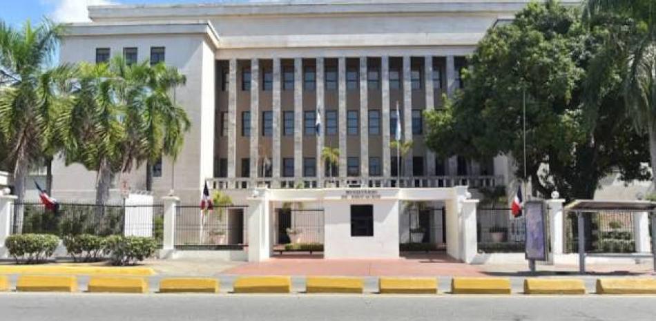 Minerd pide a centros educativos suspender docencia en provincias con alto riesgo de inundaciones