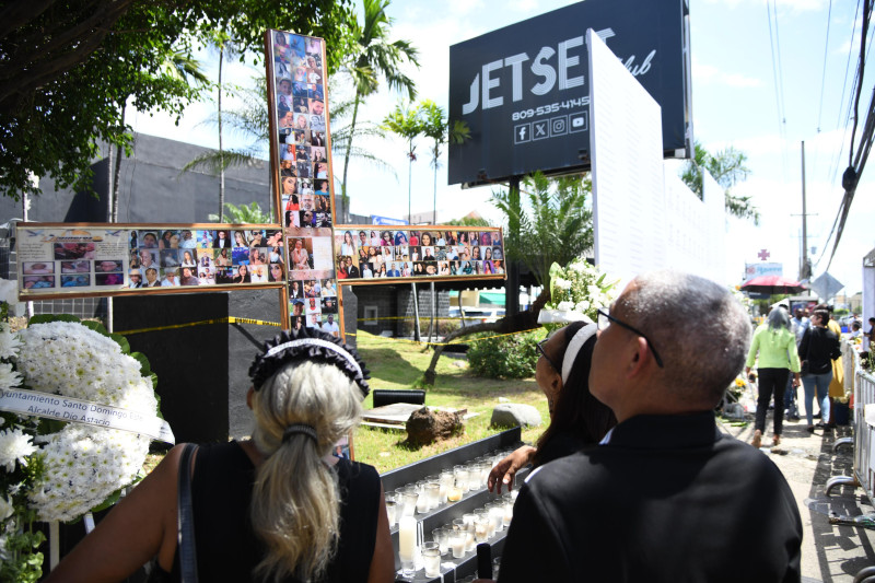 Tristeza y dolor imperan en actos conmemorativos por aniversario de la tragedia del Jet Set