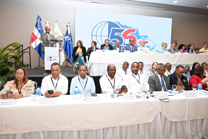 La ADP presenta a Luis Miguel de Camps estado en que se encuentra la educación dominicana