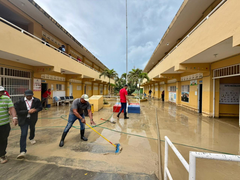 Intervienen siete escuelas impactadas por inundaciones en Puerto Plata