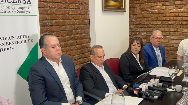 Exigen terminación de trabajos en calle Del Sol