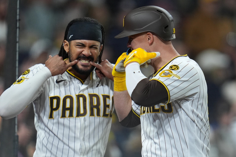 Machado y France guían a Padres sobre Cachorros 9-7