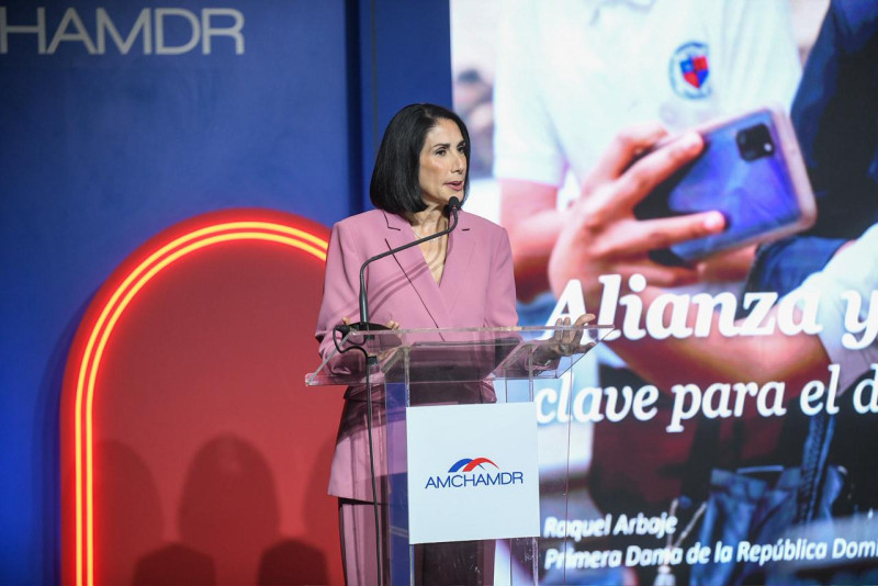 Arbaje utiliza alianzas público-privadas para mitigar reducción del presupuesto de la Primera Dama