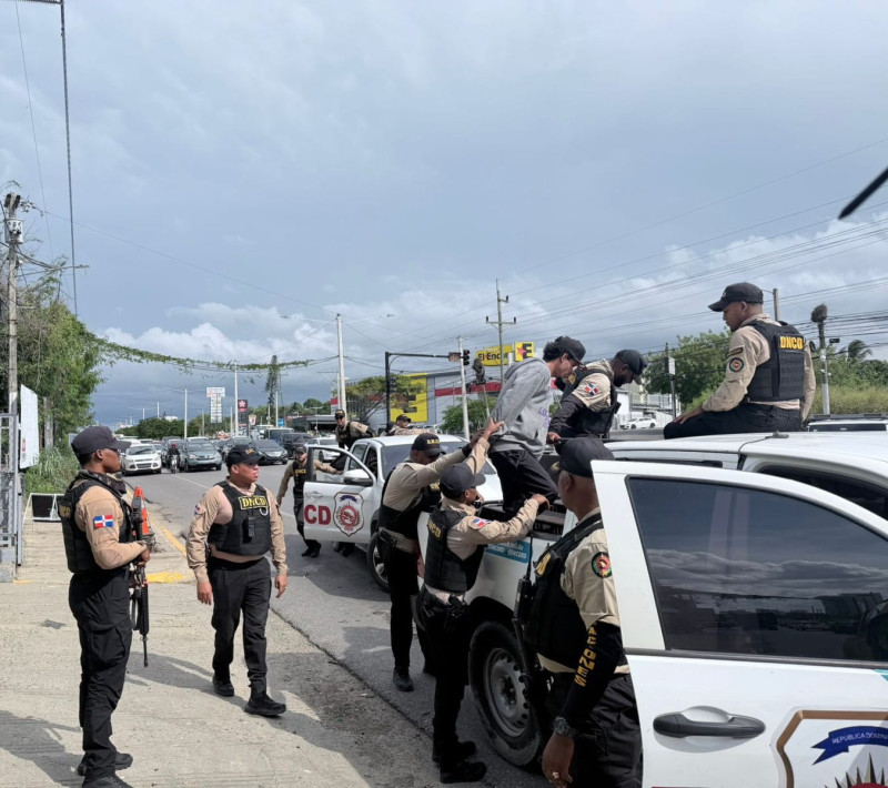 Seis detenidos y 5 mil gramos de drogas ocupados durante operativo de la DNCD, en Santiago