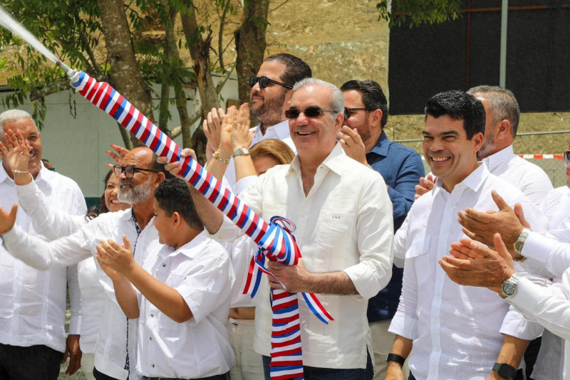 Abinader destaca en Ocoa grandes inversiones para solucionar falta de agua