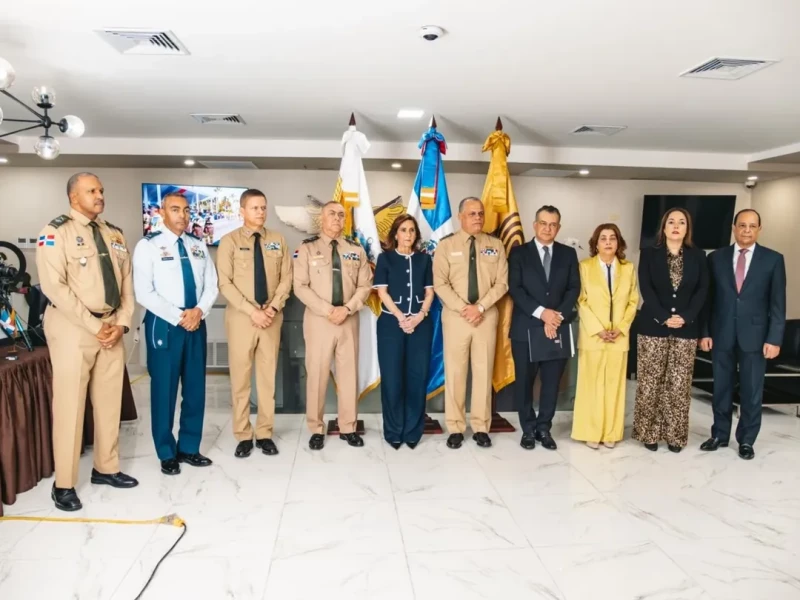 Junta y Ministerio de Defensa inician proceso para entrega de nueva cédula a miembros de las FFAA